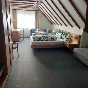 Standard Zimmer mit Kingsize-Bett